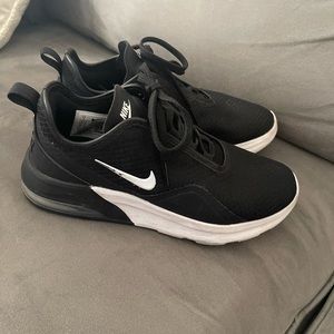 Womens like- new Nike air size 7.